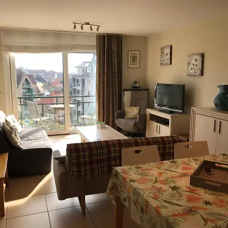 Apartament Appt Pablo Met Prive-garage, Vlakbij Zee, In Koksijde-bad