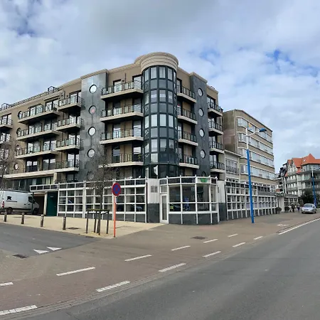 Apartament Appt Pablo Met Prive-garage, Vlakbij Zee, In Koksijde-bad
